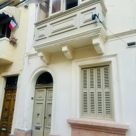 Traditional House 5 Min Walk To The